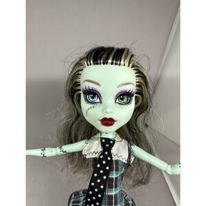 Monster High Frankie Stein Original Ghouls Doll Incomplete